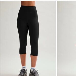 Black High-Waisted Capri Leggings